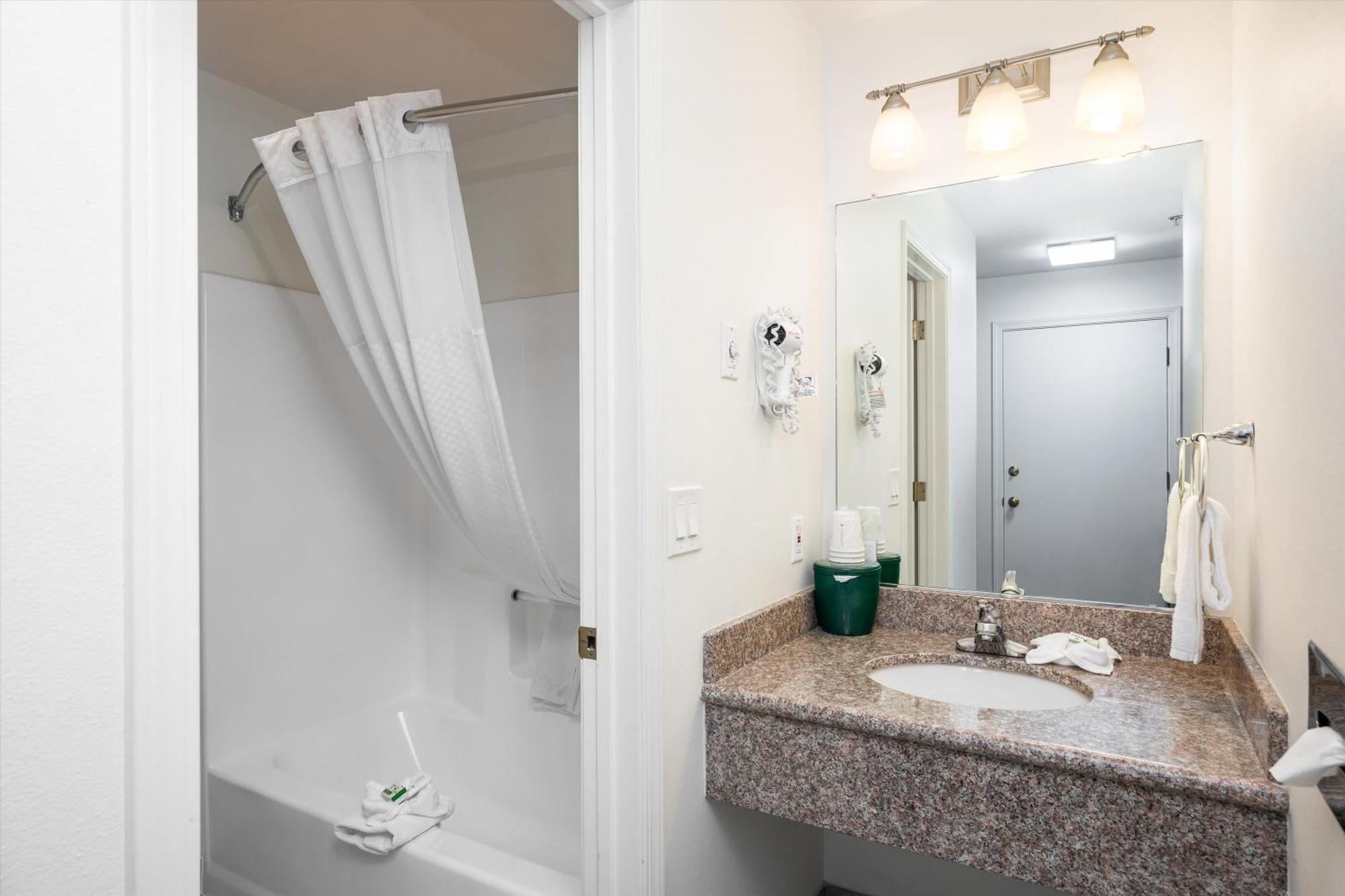 Baymont Inn & Suites By Wyndham Μπέλινγκχαμ Εξωτερικό φωτογραφία