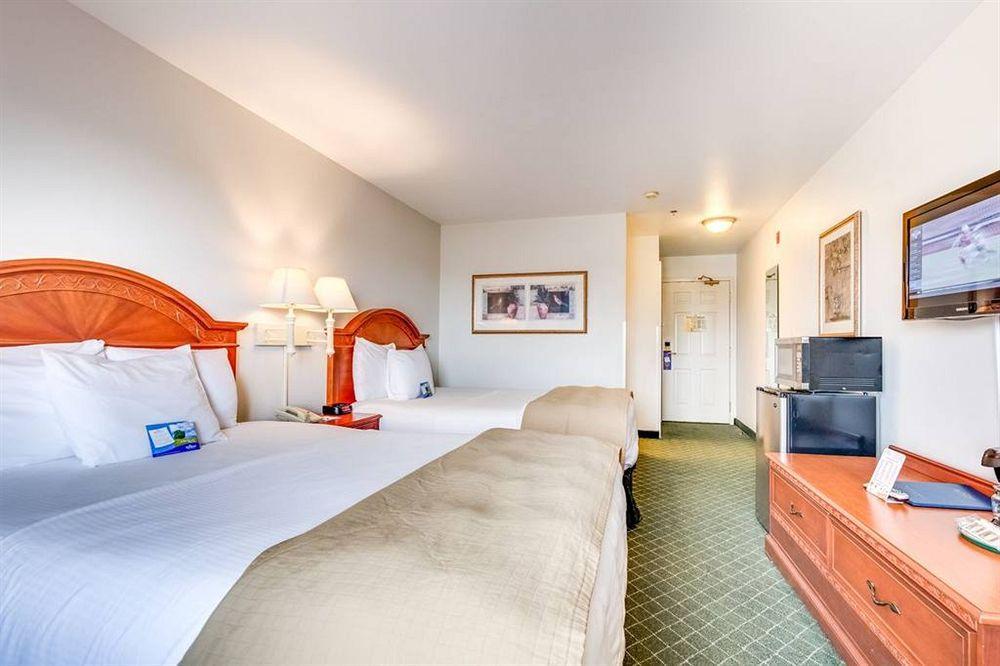 Baymont Inn & Suites By Wyndham Μπέλινγκχαμ Εξωτερικό φωτογραφία
